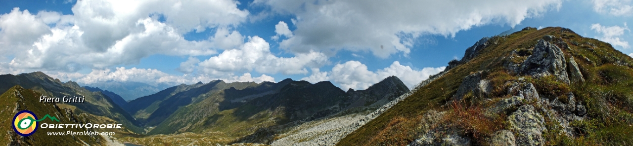 40 Pan. verso il versante valtellinese della Valle Lungal.jpg